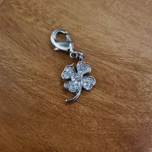 🔮 Pair charms for $8 🔮 Four Leaf Clover Charm